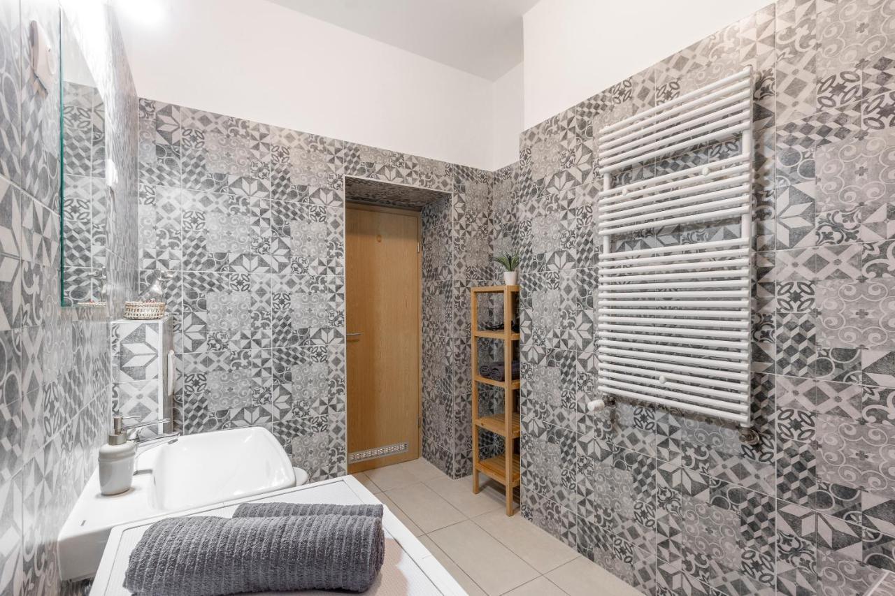 Cozy Home By Bella In The Heart Of Budapest Extérieur photo