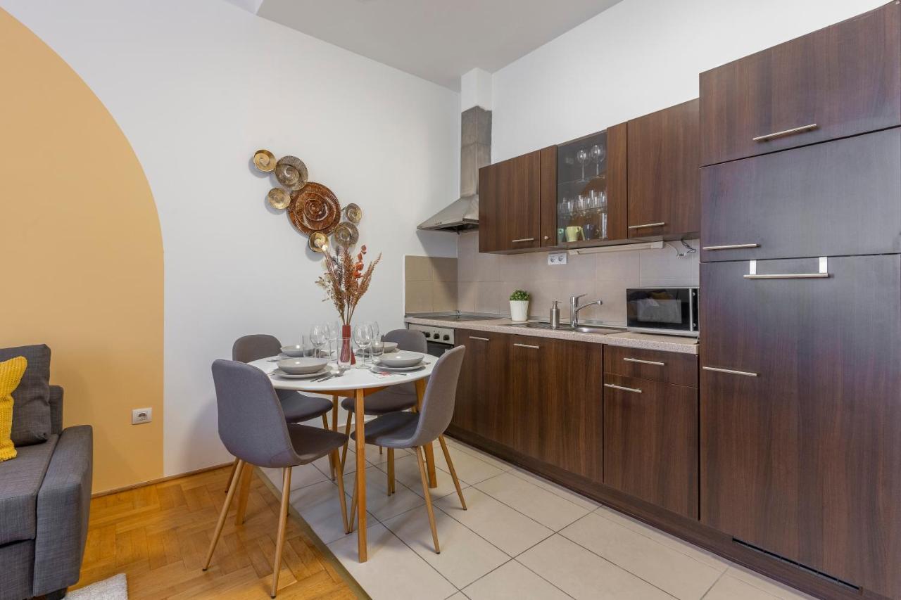 Cozy Home By Bella In The Heart Of Budapest Extérieur photo