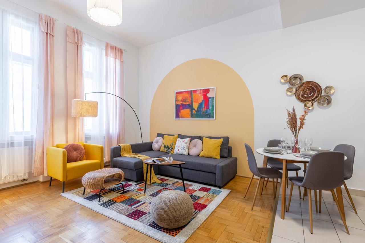 Cozy Home By Bella In The Heart Of Budapest Extérieur photo