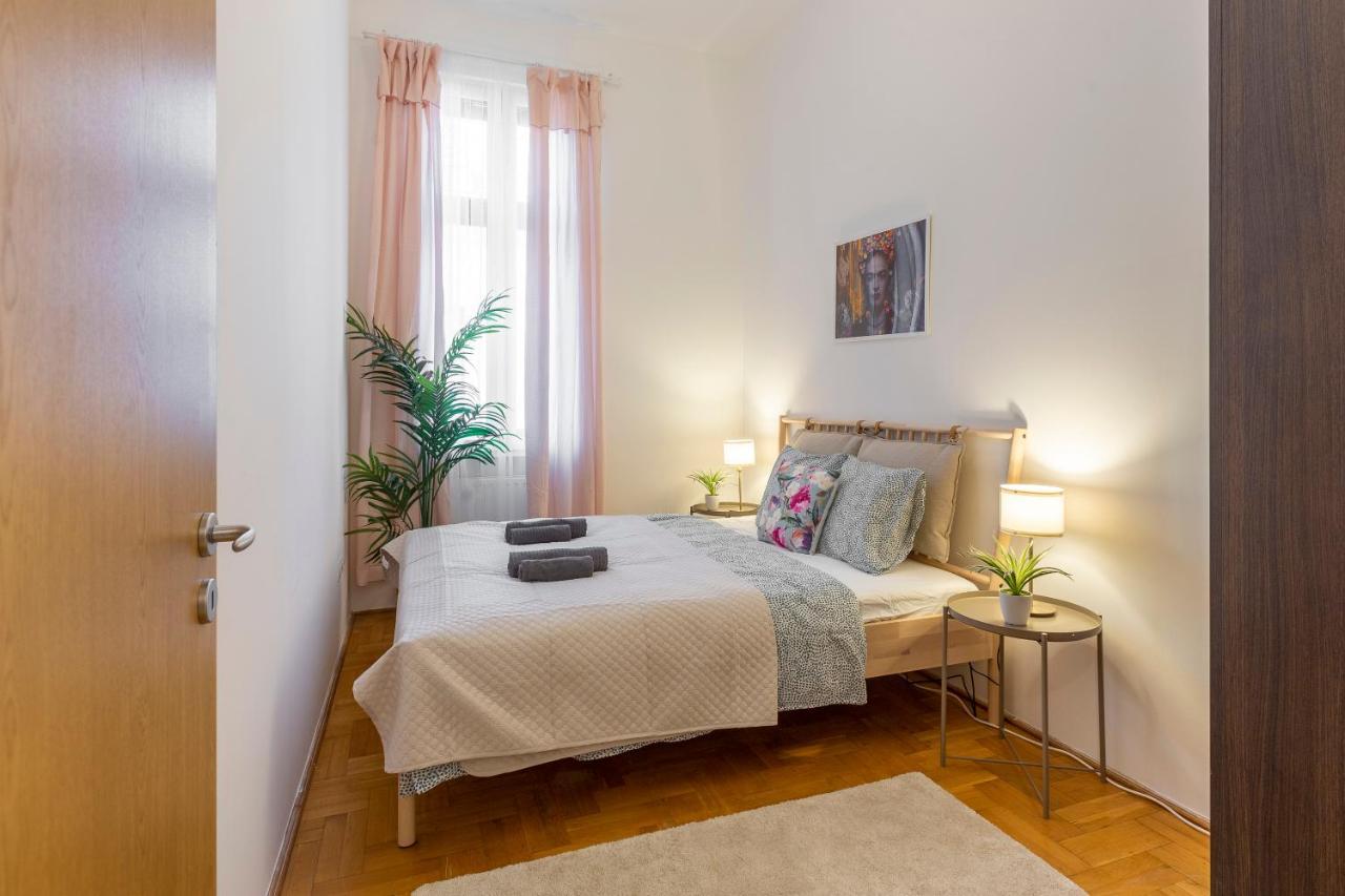 Cozy Home By Bella In The Heart Of Budapest Extérieur photo