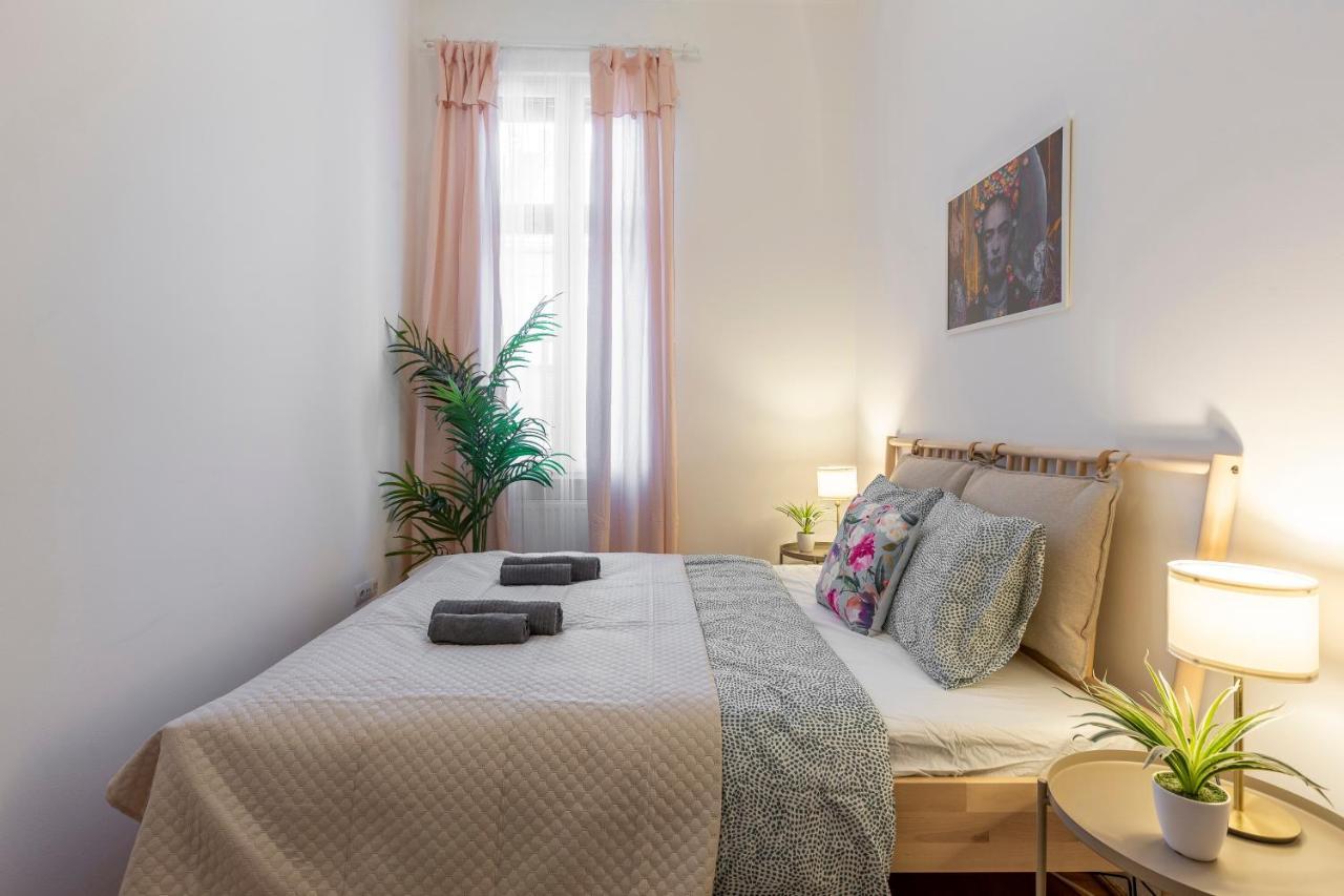 Cozy Home By Bella In The Heart Of Budapest Extérieur photo